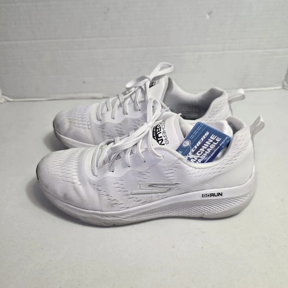 Skechers Max Cushioning White Running Shoes Women's Size 8 (128262)